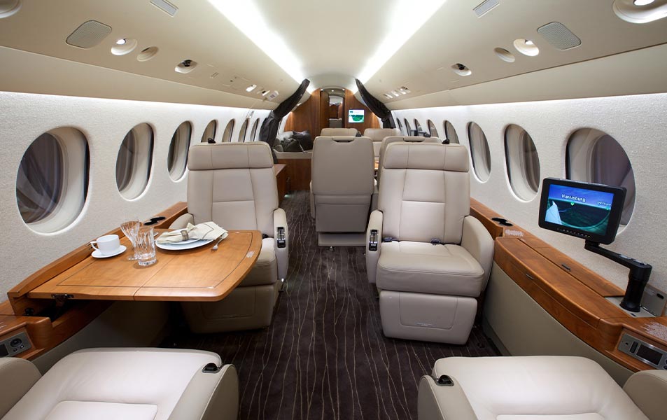 dassault-falcon-7x-buyuk-kabinli-ucaklar-0-75