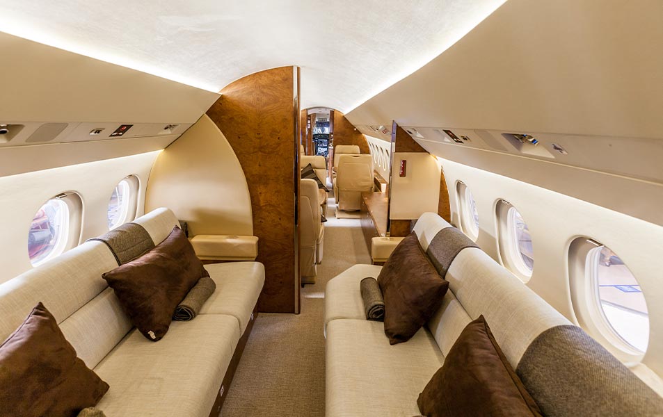 dassault-falcon-900-buyuk-kabinli-ucaklar-0-74